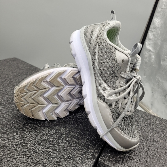 Saucony Girl's Liteform Feel Sneaker, Light Grey Size 13W - Picture 6 of 10